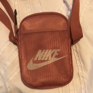 Nike Heritage flight bag in dusty red